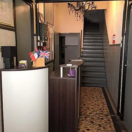 雷莱南酒店 2* 瓦朗斯